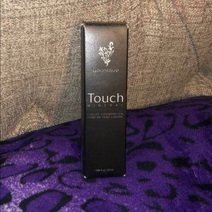 Foundation, color lace